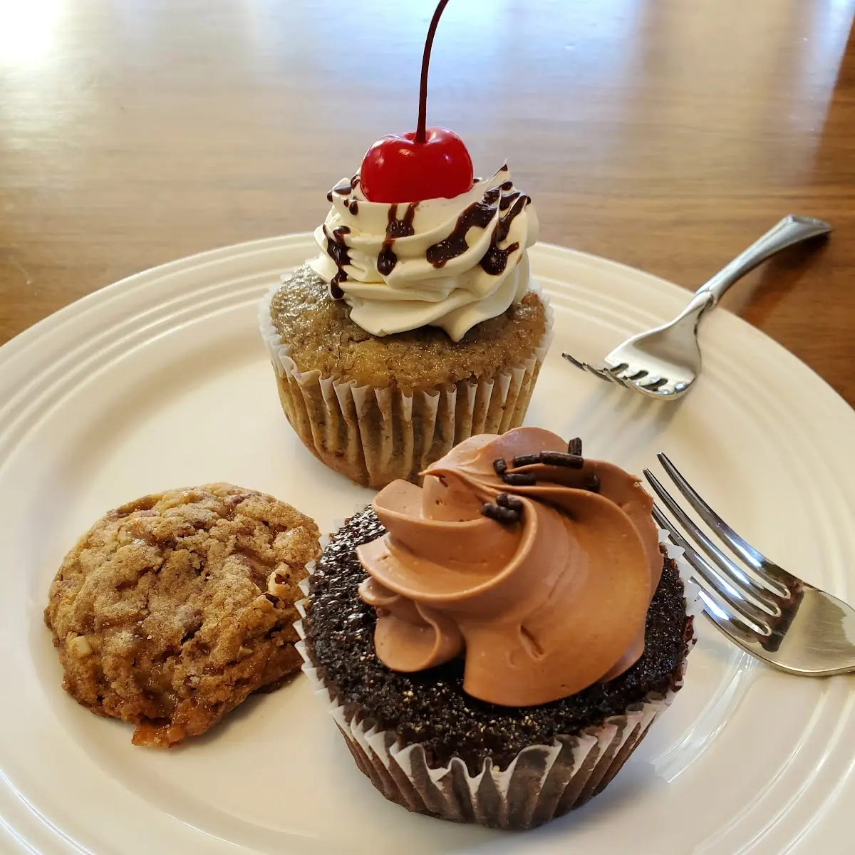 Banana Split Double Chocolate Cupcakes & Oatmeal Raisin Pecan Cookies