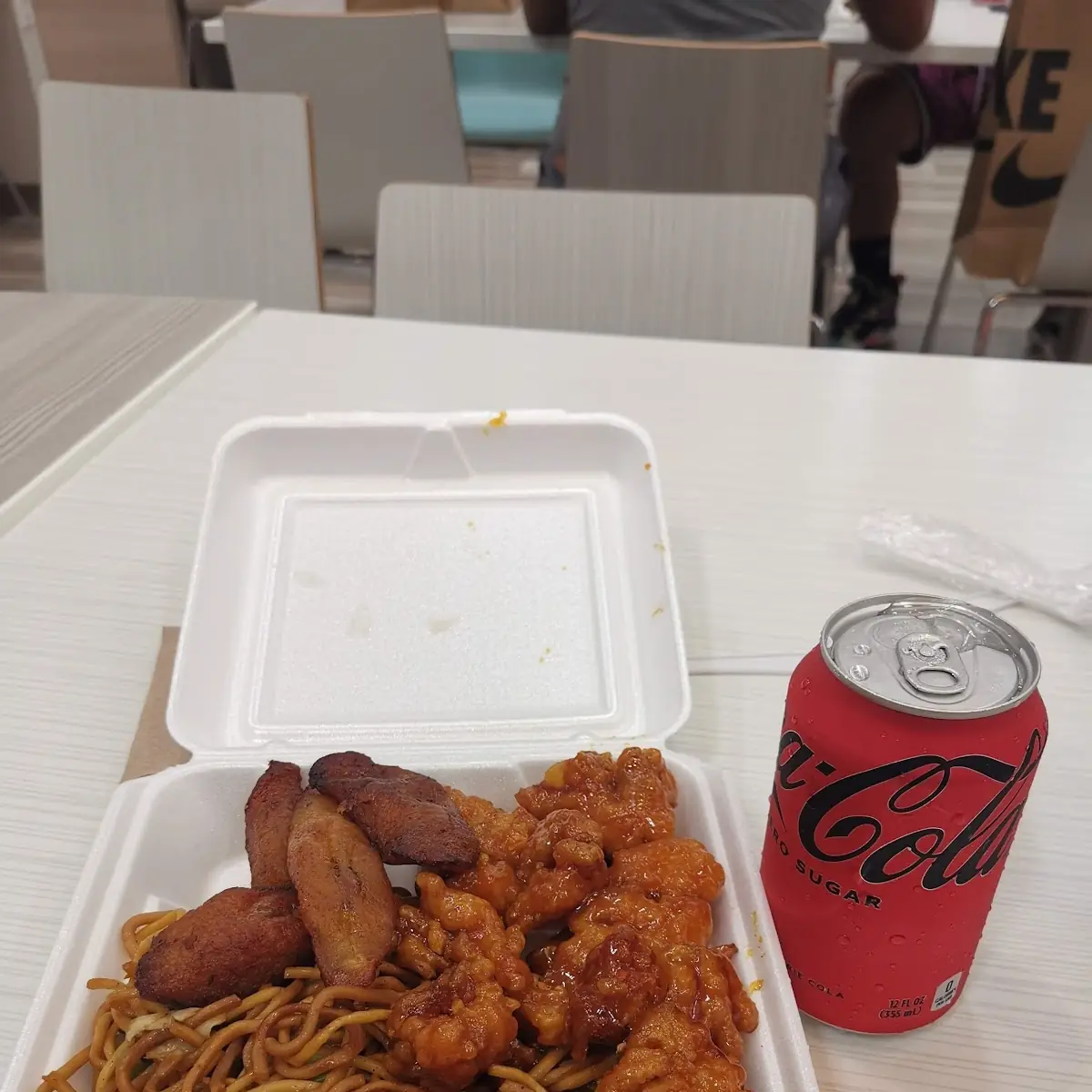 Pollo Nuddels Y Platano Frito