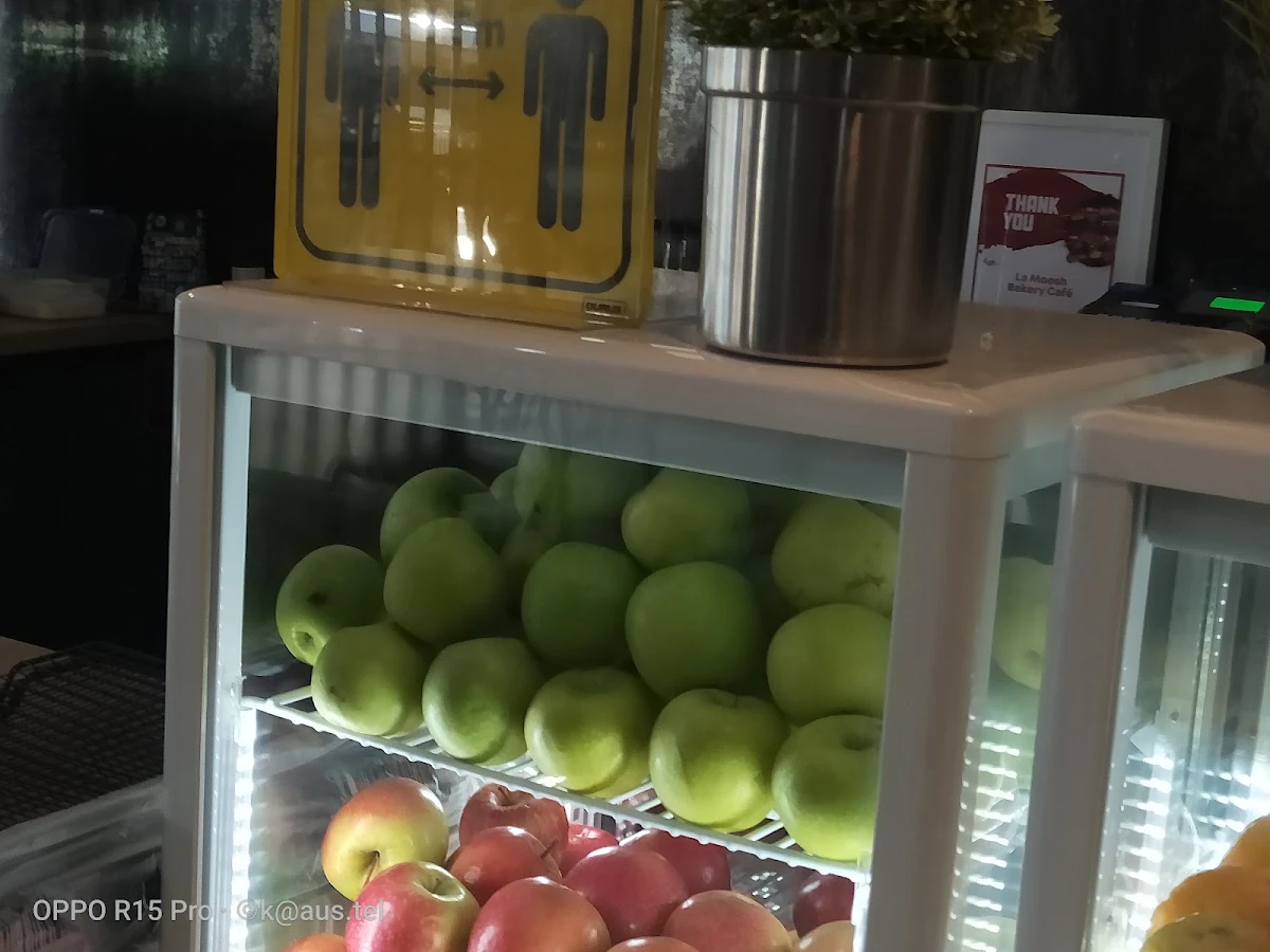 Apples, LA Moosh Bakery Cafe