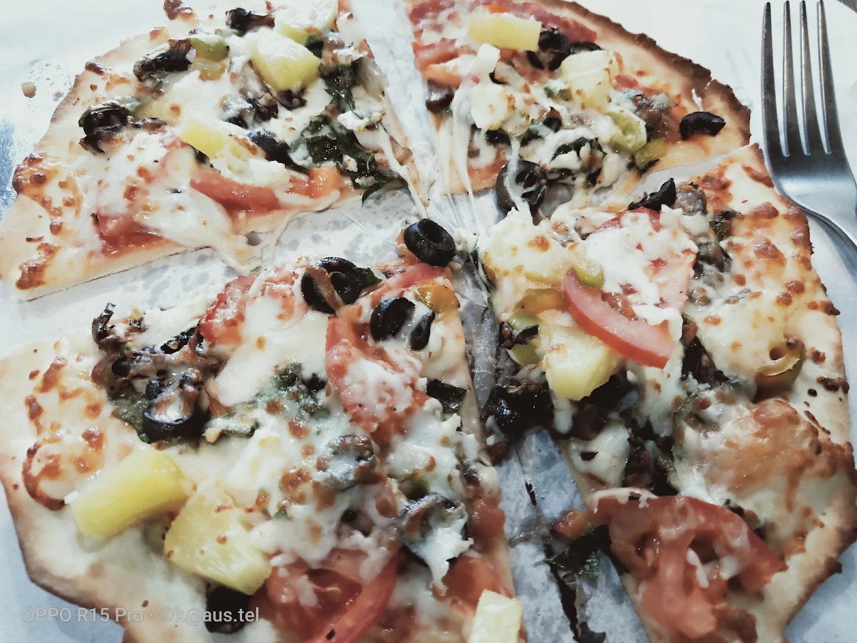 Vegetable Pizza, LA Moosh Bakery Cafe