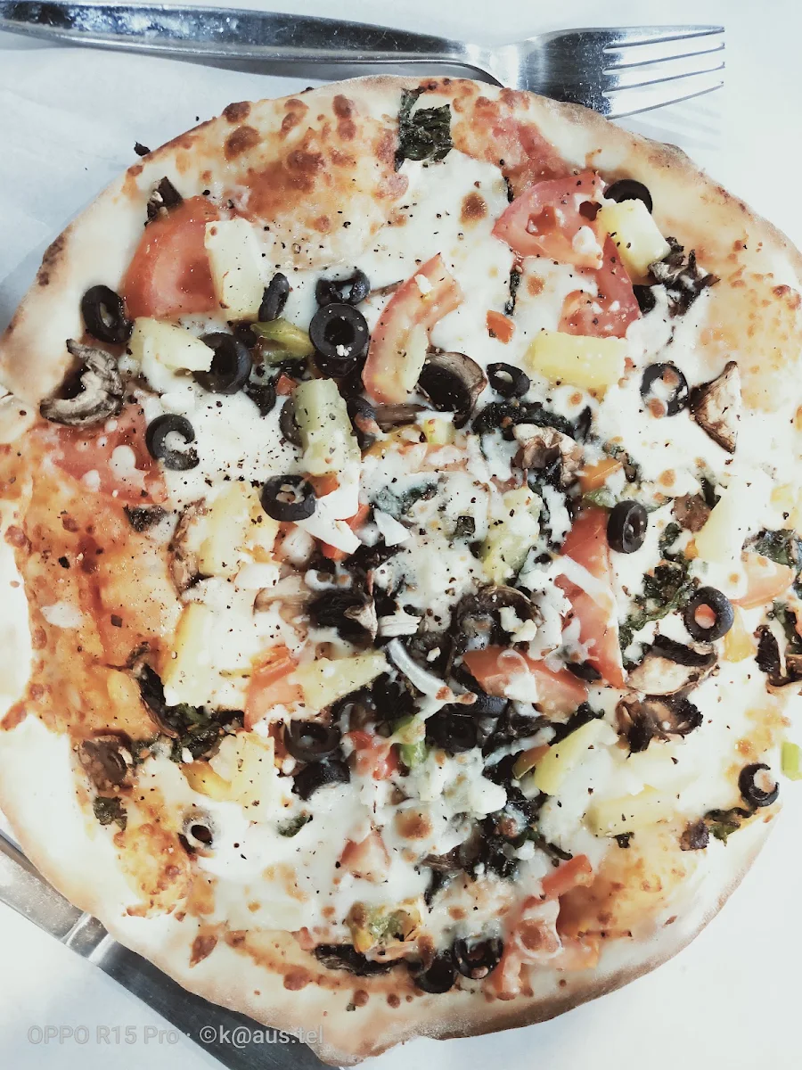 Vegetarian Pizza V, LA Moosh Bakery Cafe