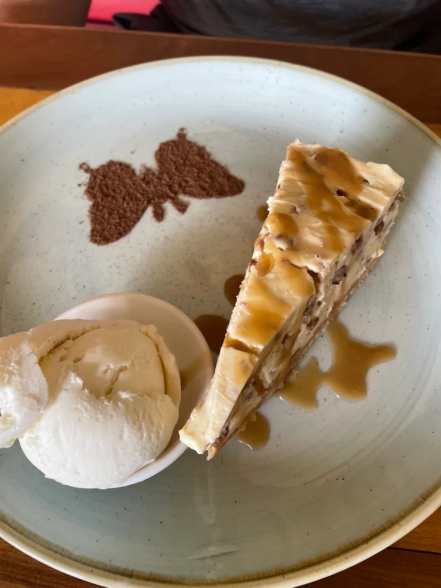 Pecan Praline Cheesecake with Shaylee Vanilla