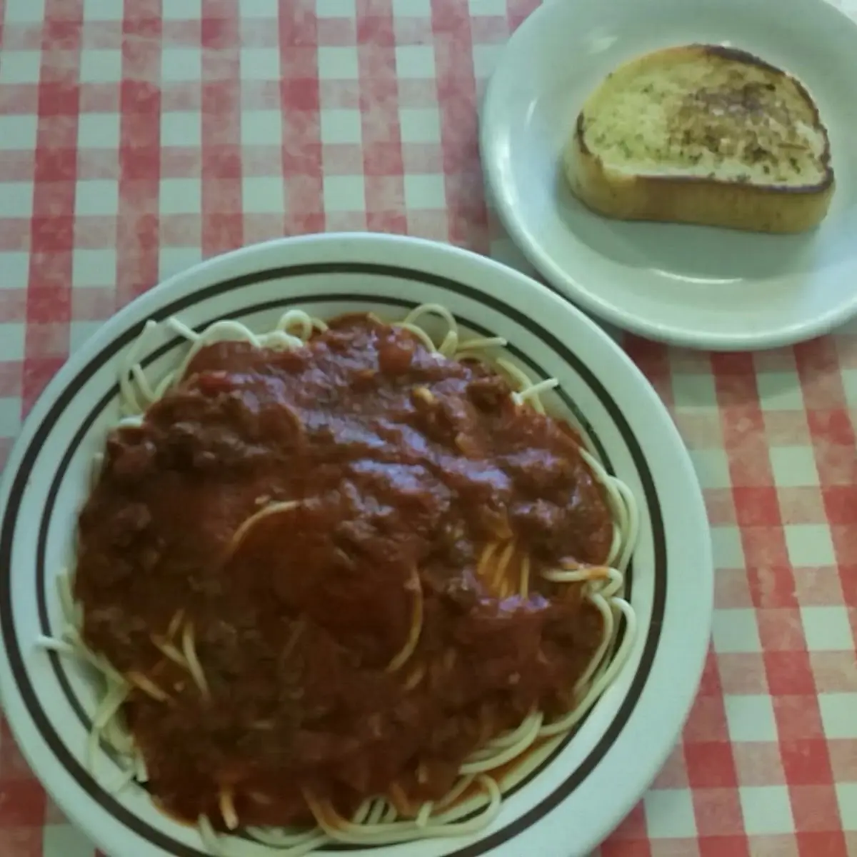 Spaghetti and Garlic Bread