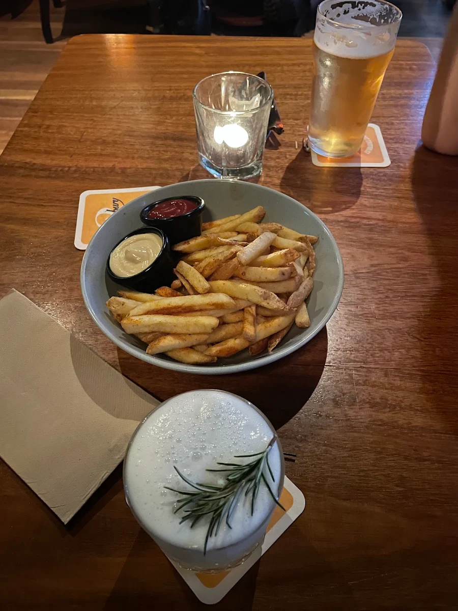 Chips and Amaretto Sour, The Thornbury Local