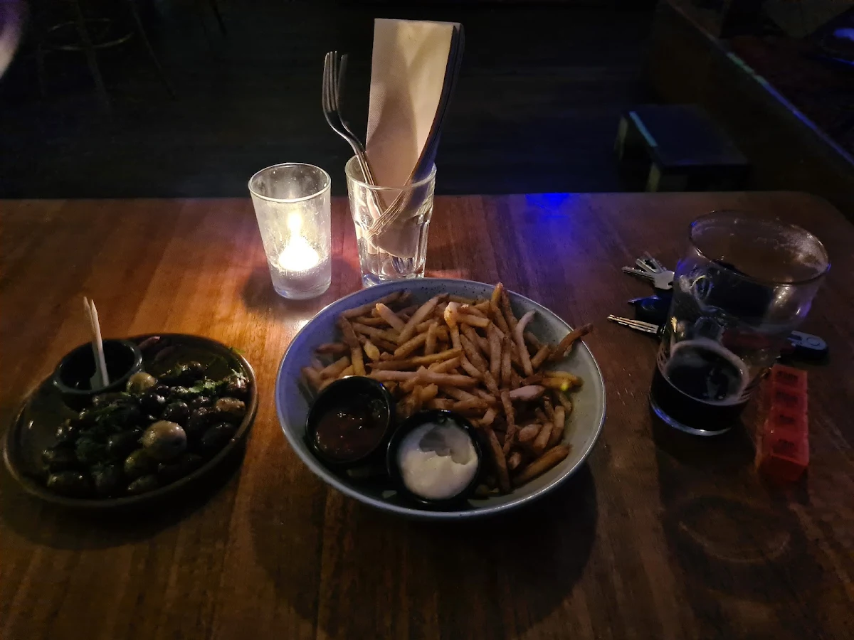 Shoestring Fries, The Thornbury Local