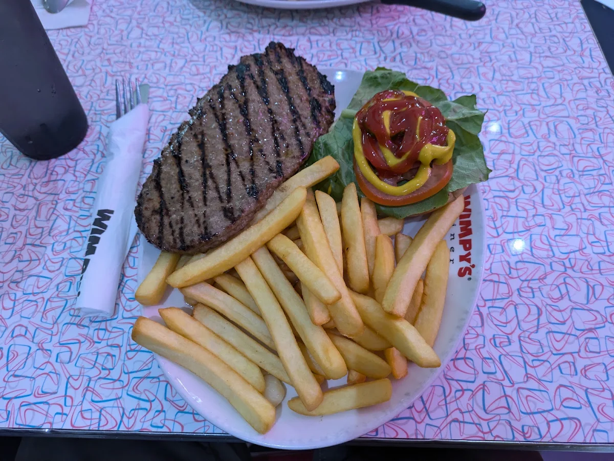 Wimpy's Famous Burger - 920 Cals