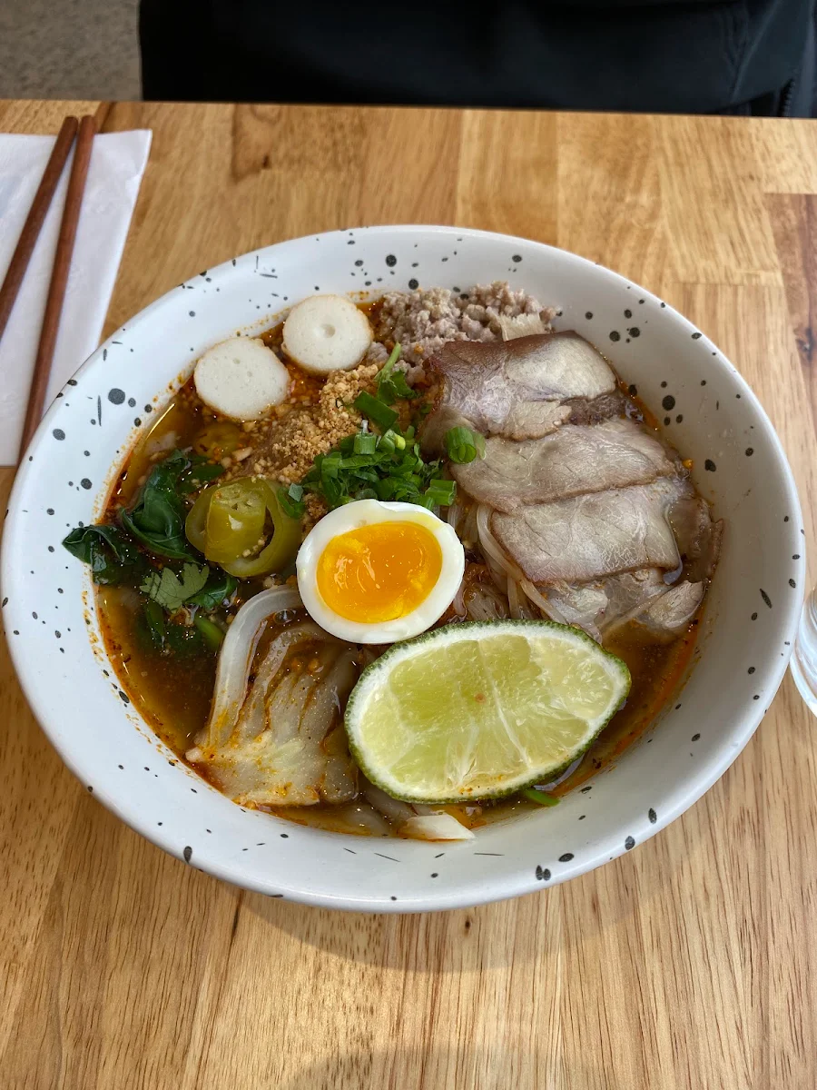 BHA-Mhee Noodle Soup, Restaurant Bangluck