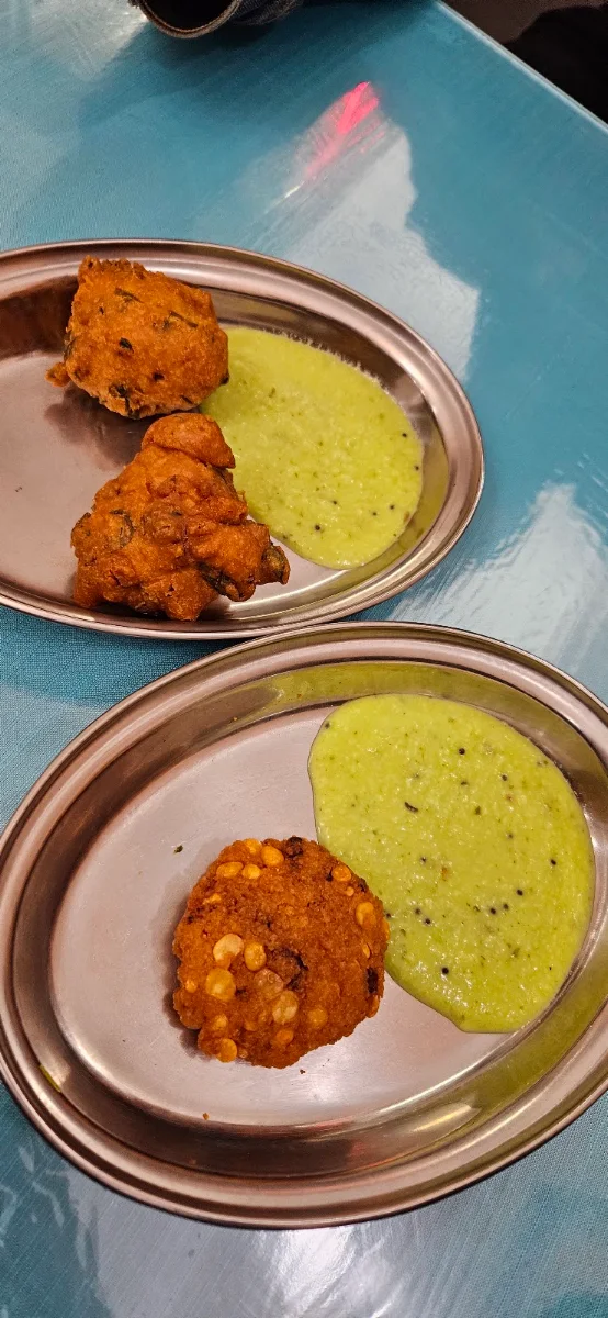 Pakoda & Medu Vada