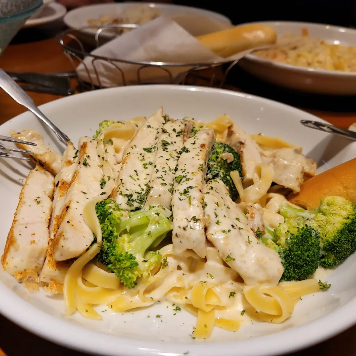 Chicken Alfredo with Broccoli