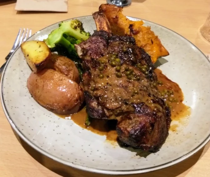 Highlights, Benny's Restaurant and Bar