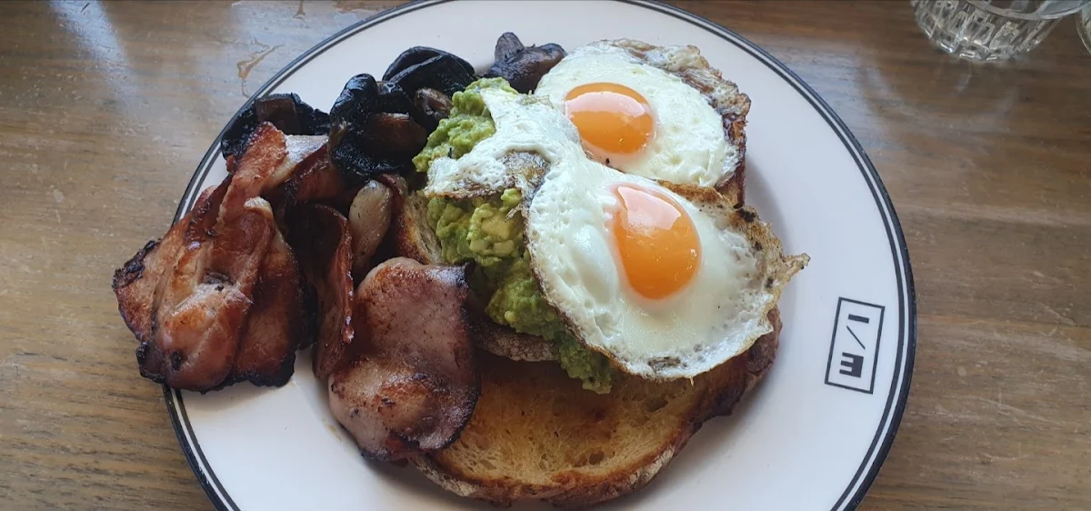 Island Brekky, Island Market Trigg