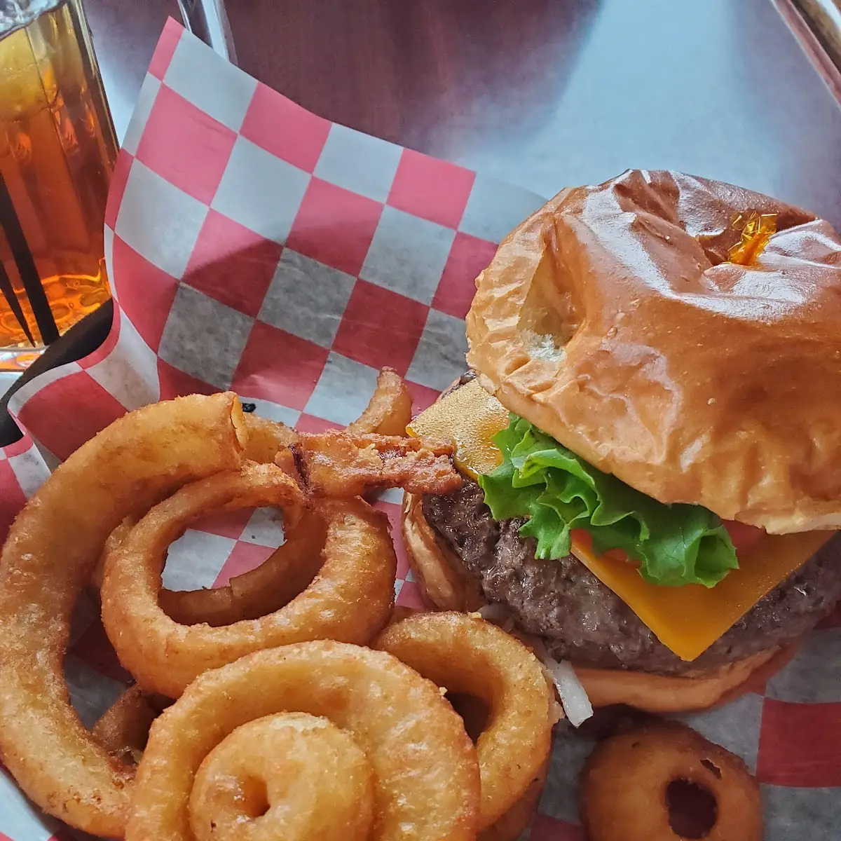Cheeseburger with Onion Rings