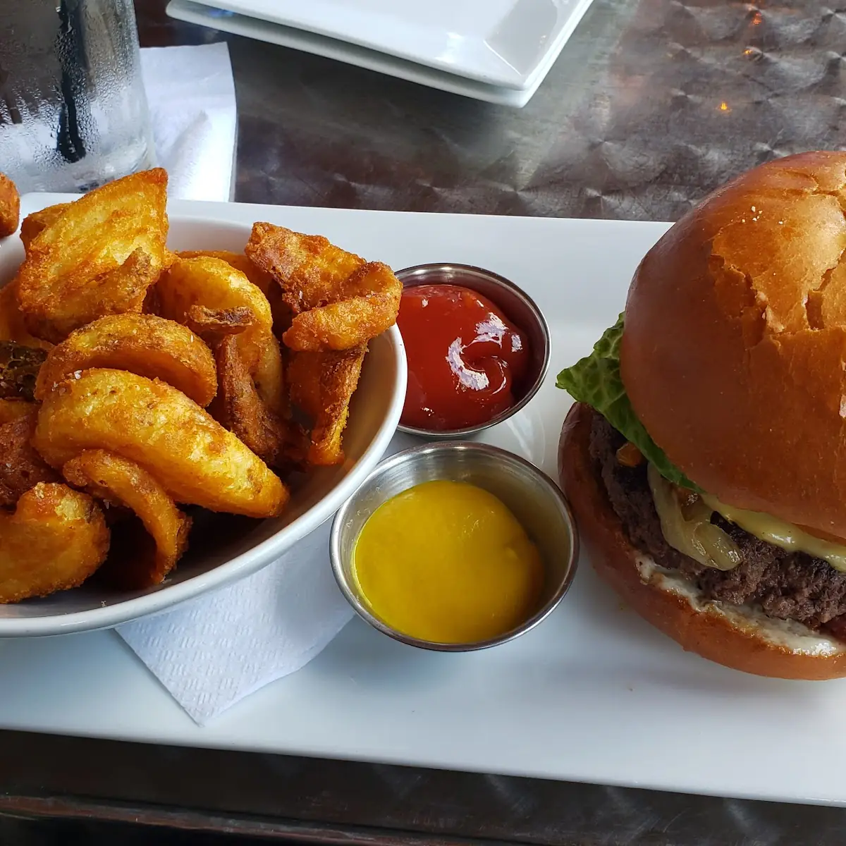 Lucky Rooster Burger