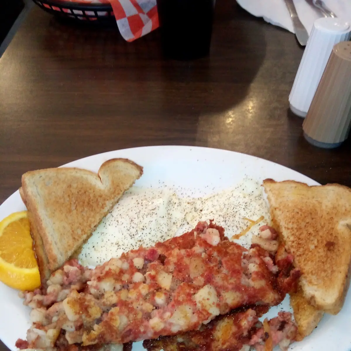 Corn Beef Hash Eggs & Toast
