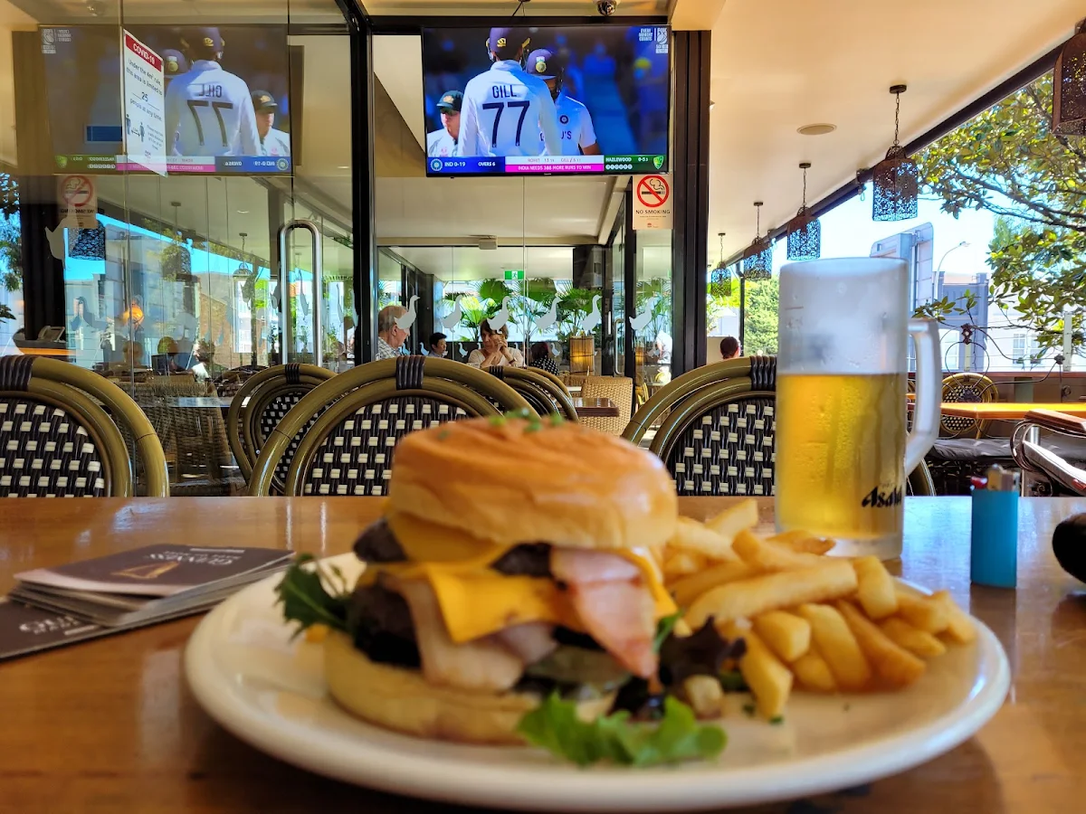 Angus Burger, Hotel Mosman
