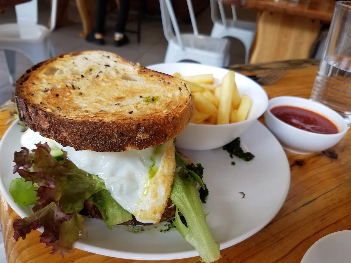 Highlights, Jesse's Cafe