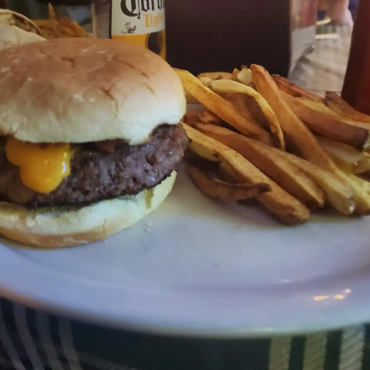 Pub Cheese Burger