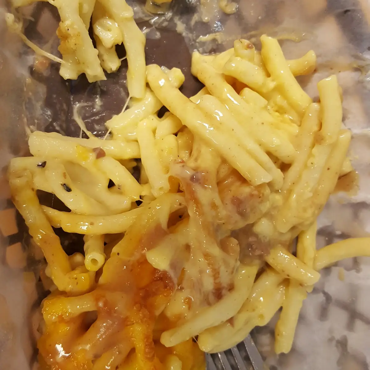 Baked Macaroni and Roast Beef Gravy