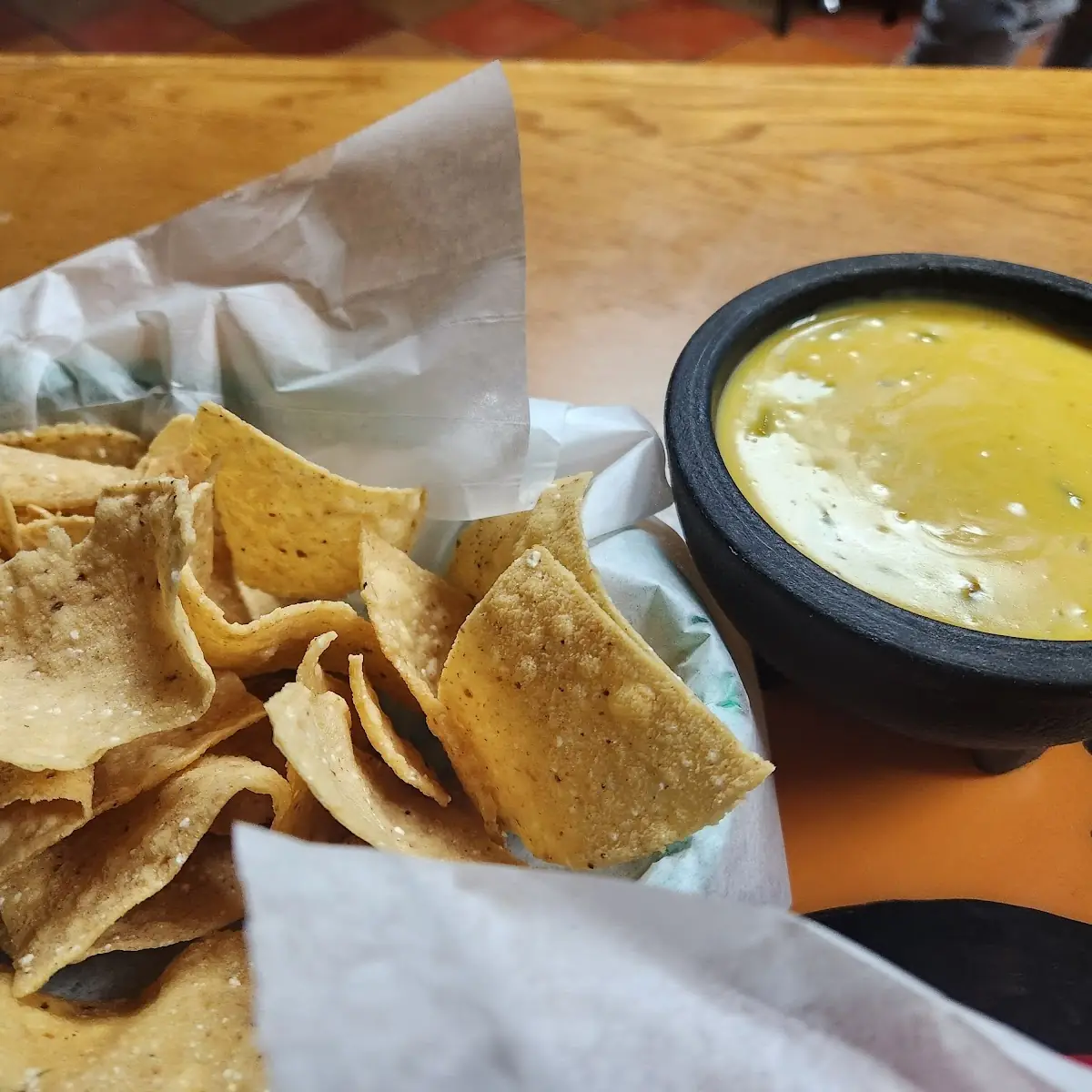 Chile Con Queso Dip