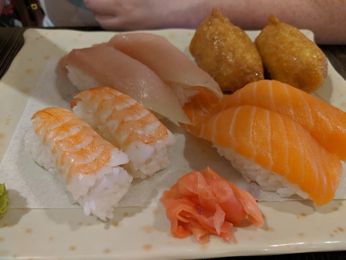 Tuna and Salmon Lunch Special
