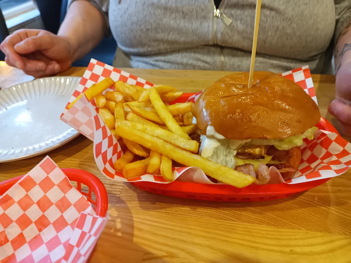Hanson Special Pizza, Hanson Pizza Bar