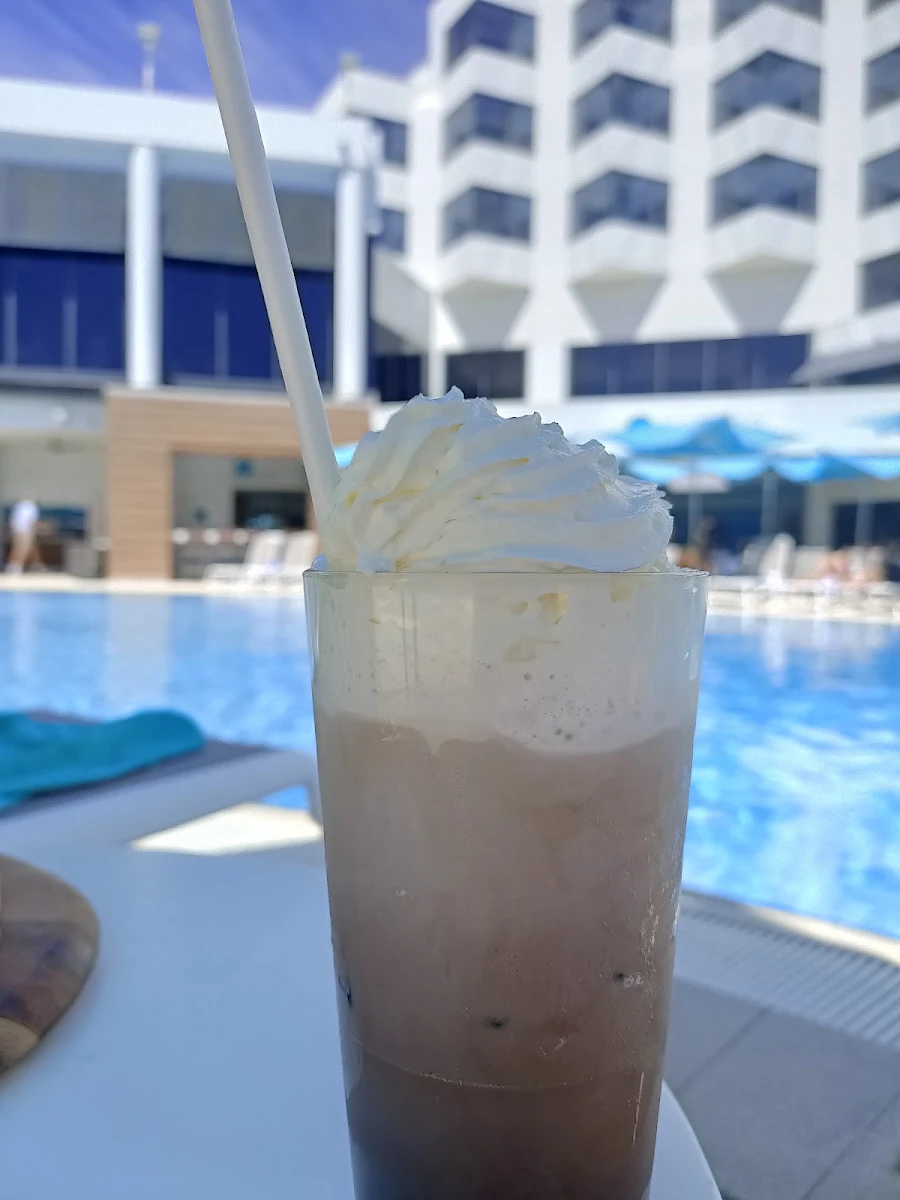 Highlights, Poolside Bar & Grill