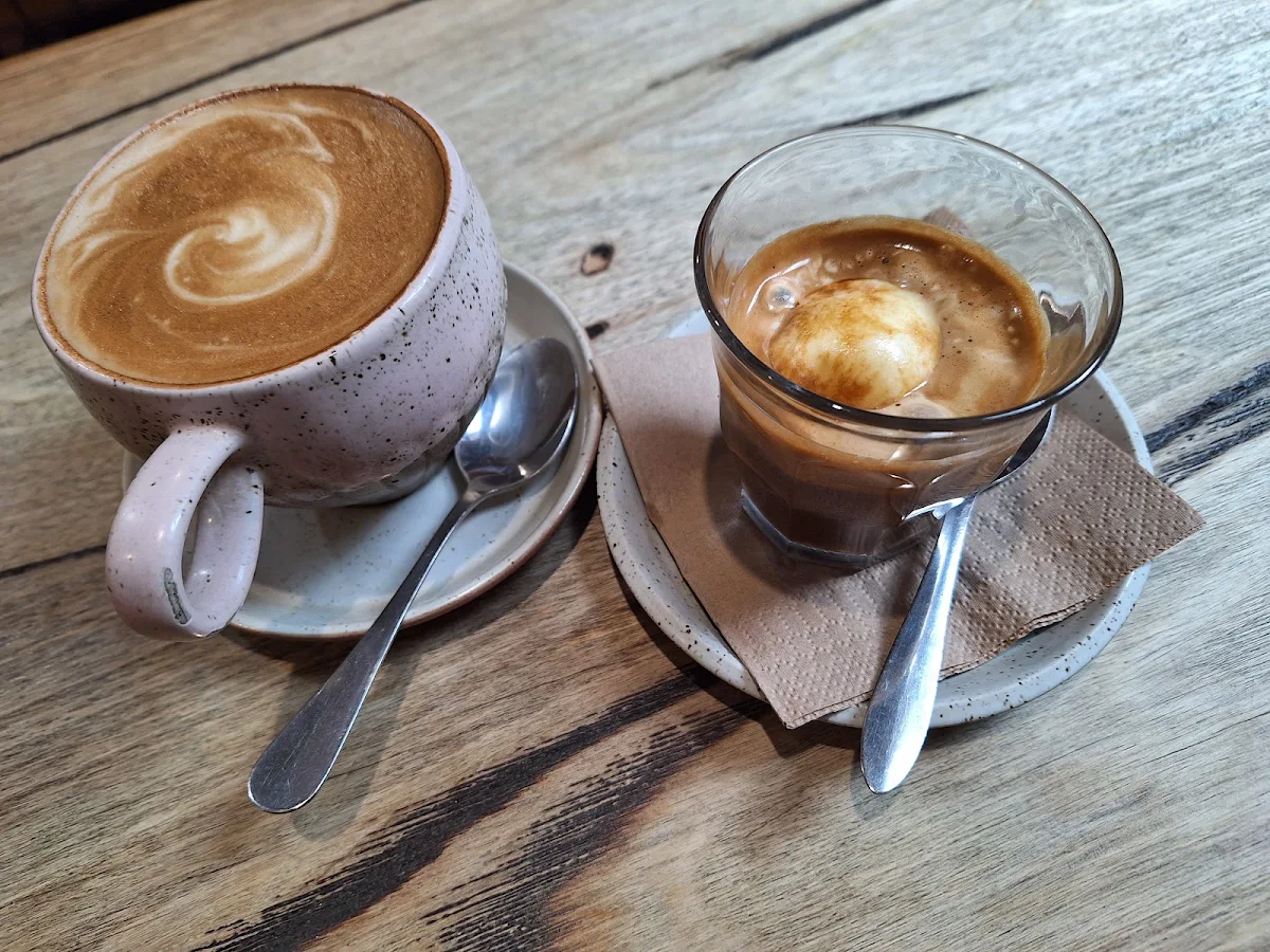 Flat White, That Yellow Door Cafe & Bar