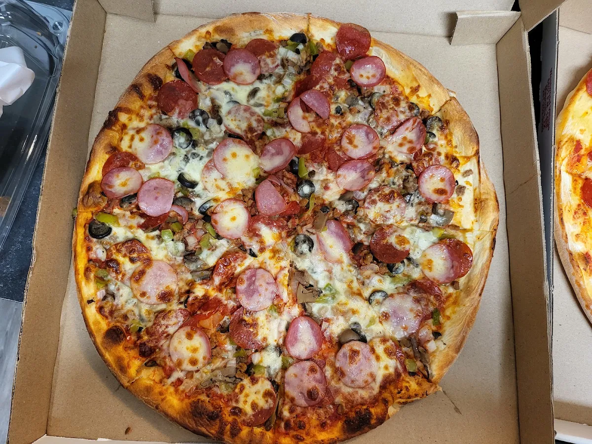 Deluxe Pizza