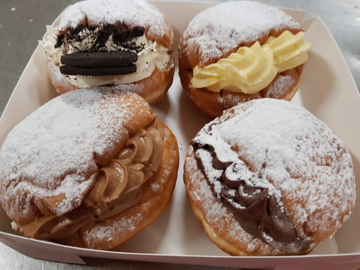 Cream Donut Long John, Buddy Bakery