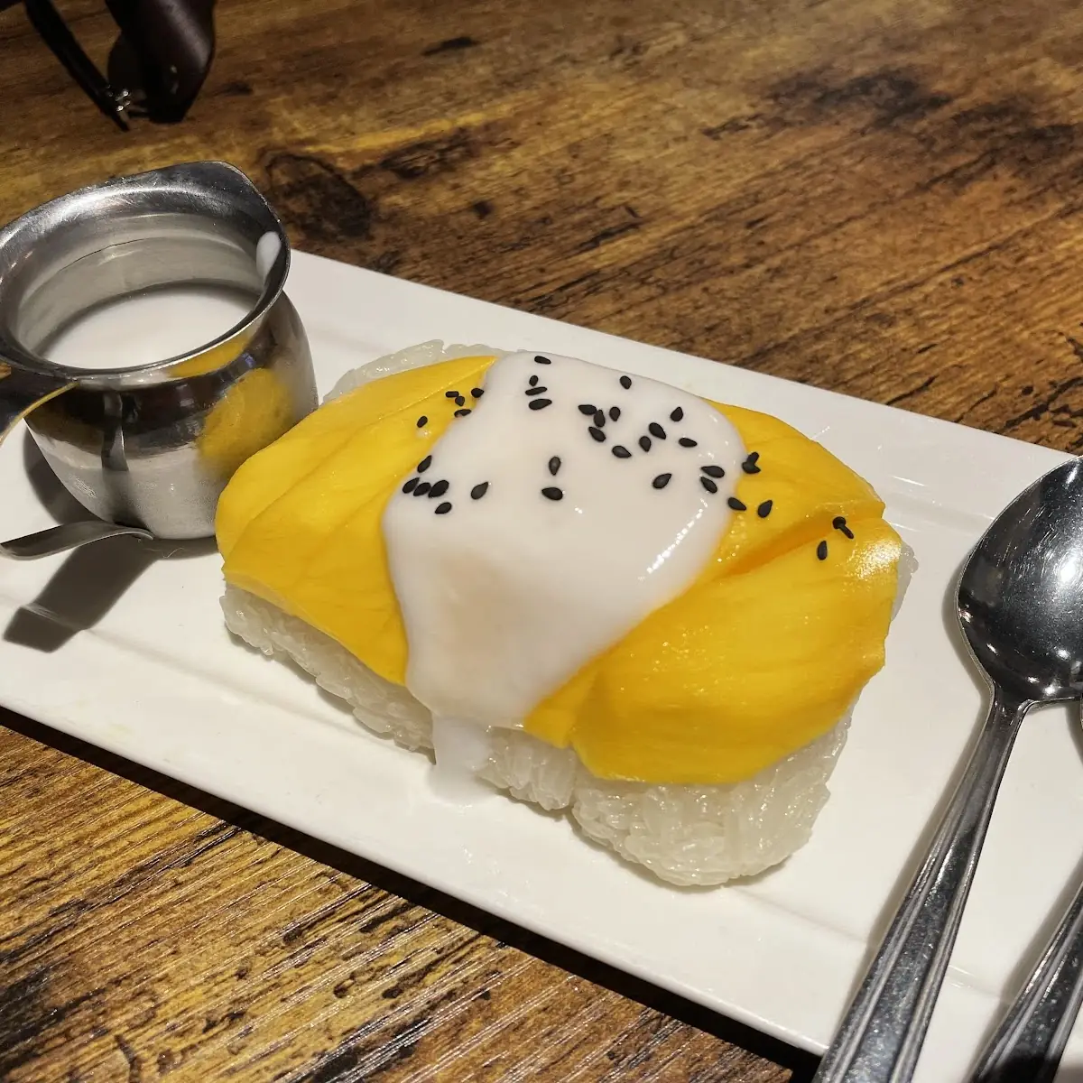 mango & sticky rice ข้าวเหนียวมะม่วง