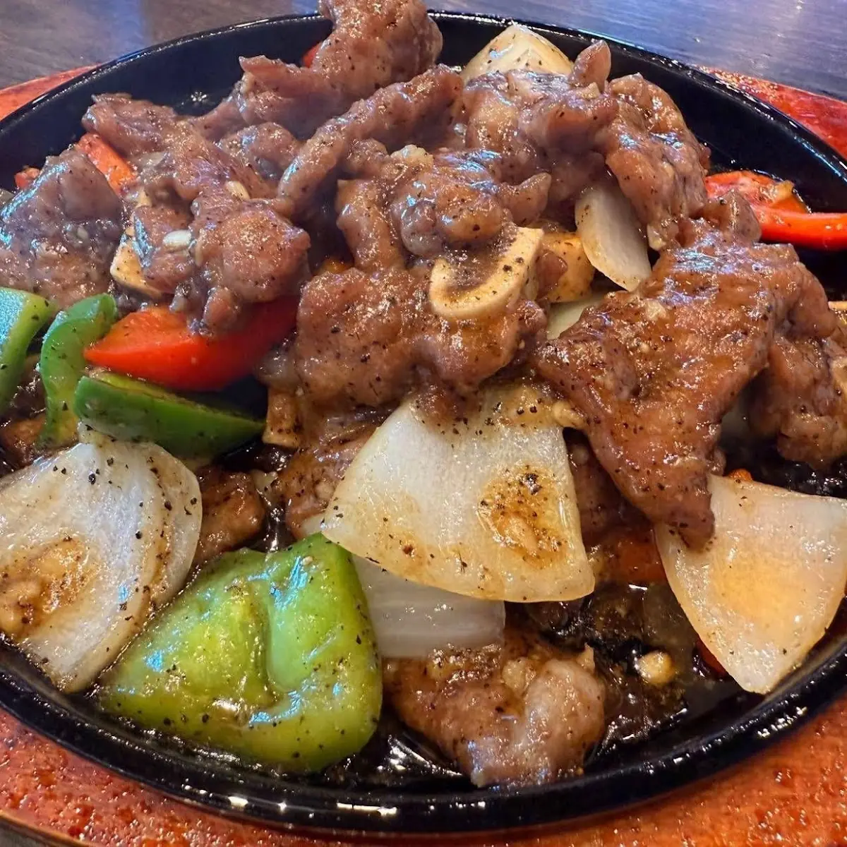 Black Pepper Beef on Sizzling Iron Plate