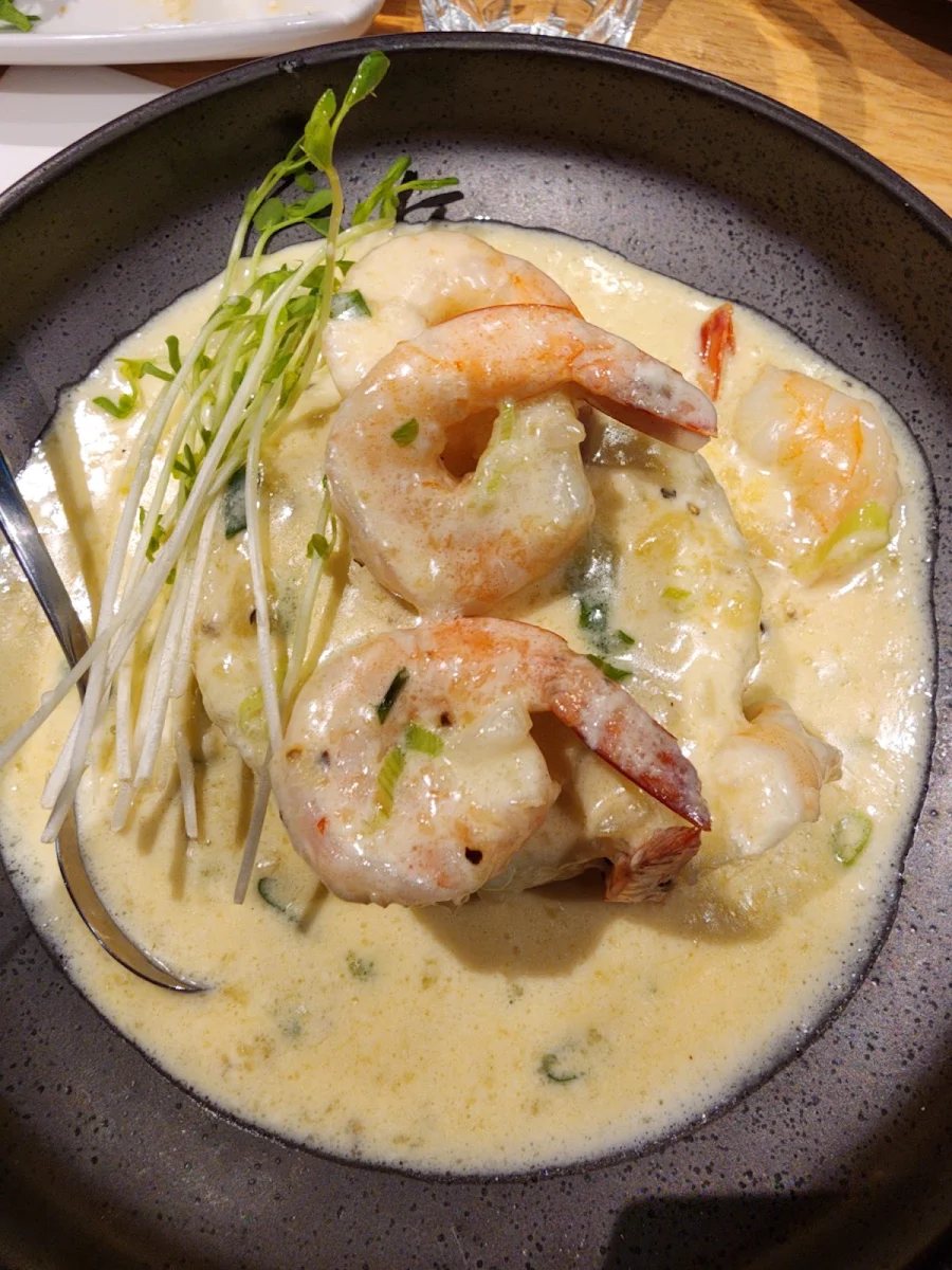 Garlic Prawns Entree, The Courthouse Hotel