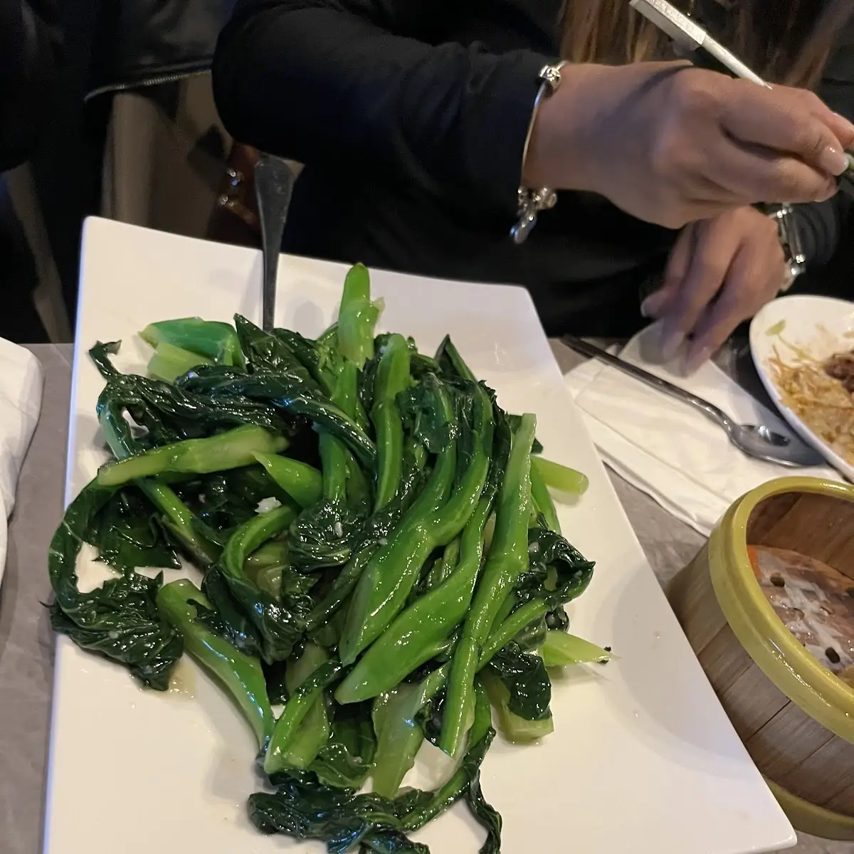 Pea Tips in Garlic Sauce