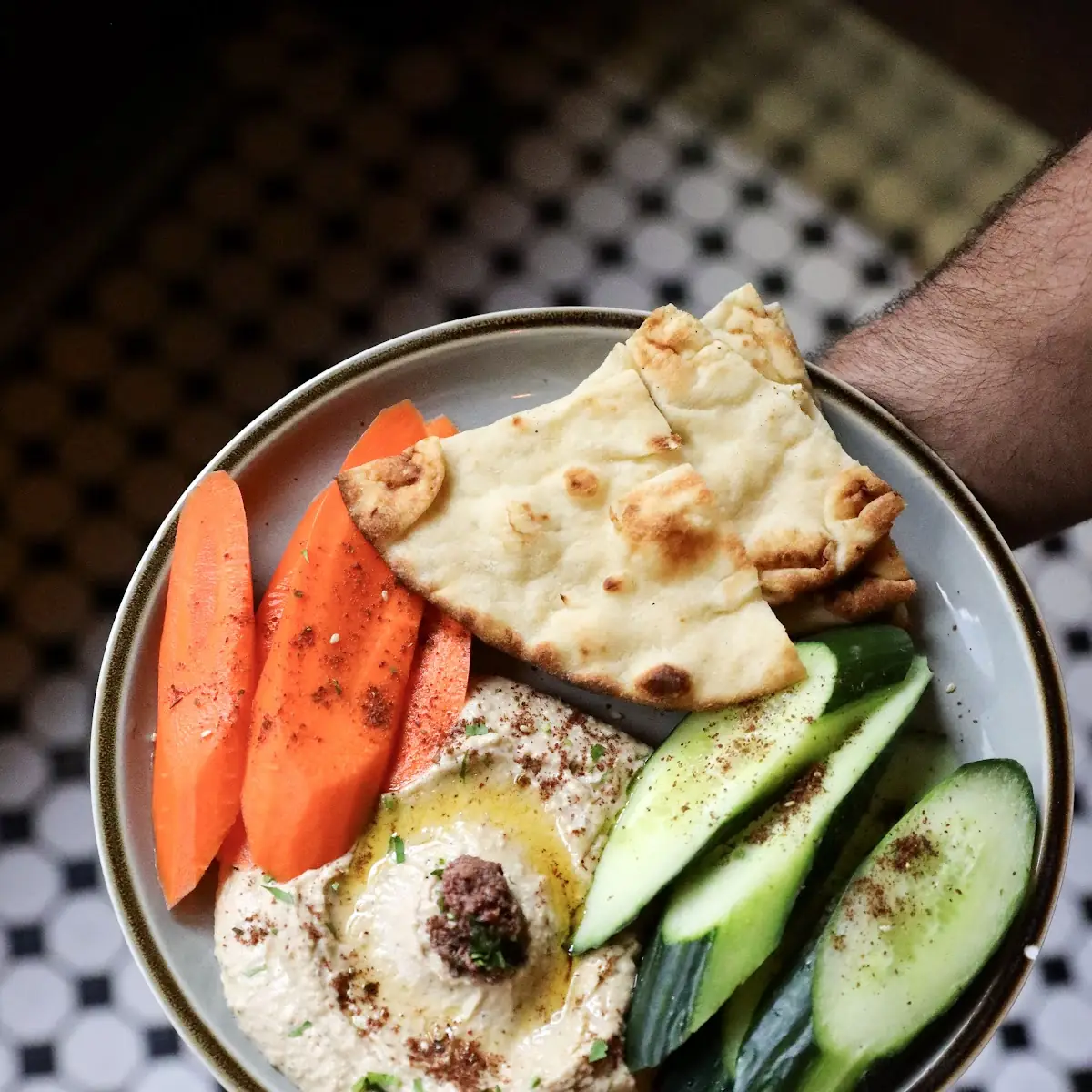 Hummus Plate V