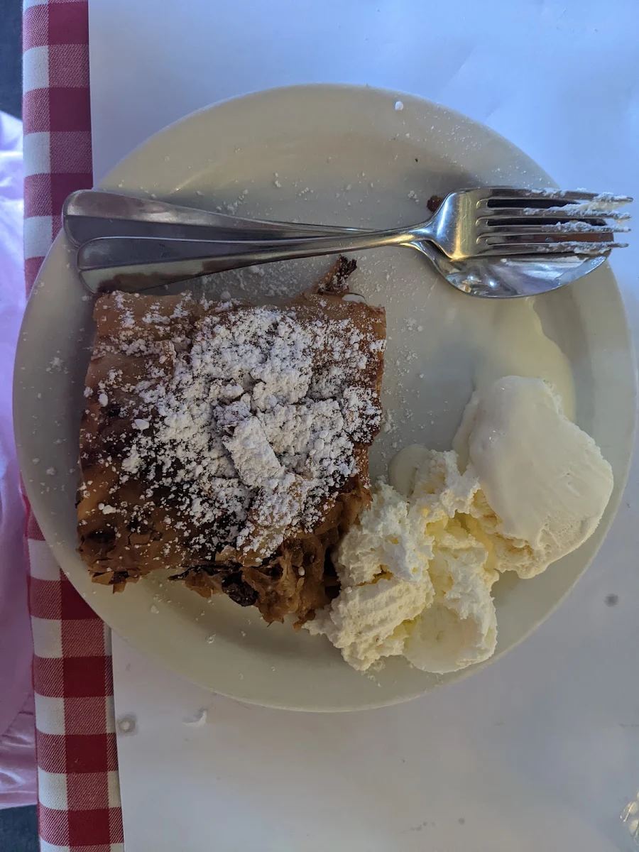 Apple Studdle, Austrian Club Restaurant