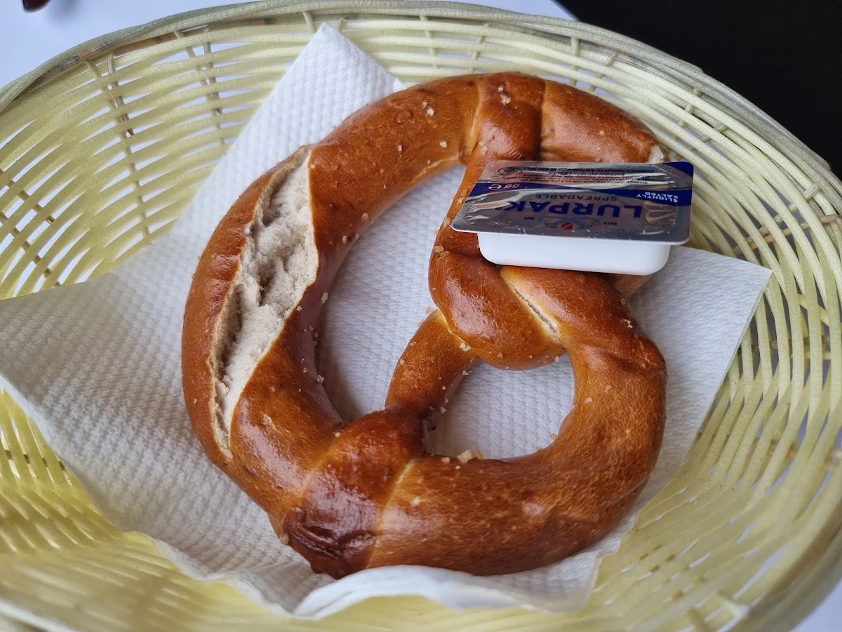 Brezel Mit Butter, Austrian Club Restaurant