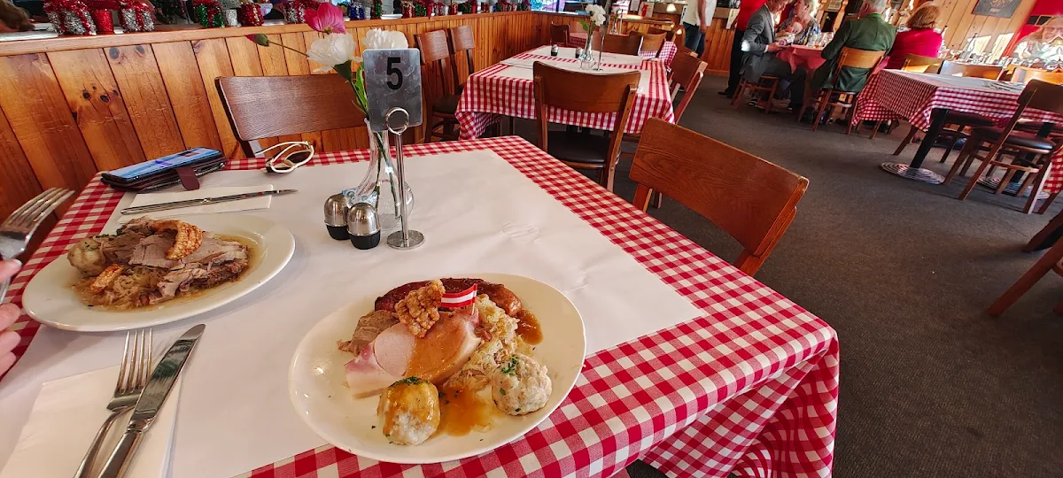 Hausplatte, Austrian Club Restaurant