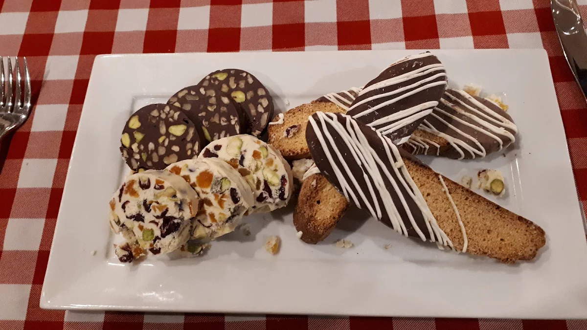 Assorted Canollis, Farina Ristorante