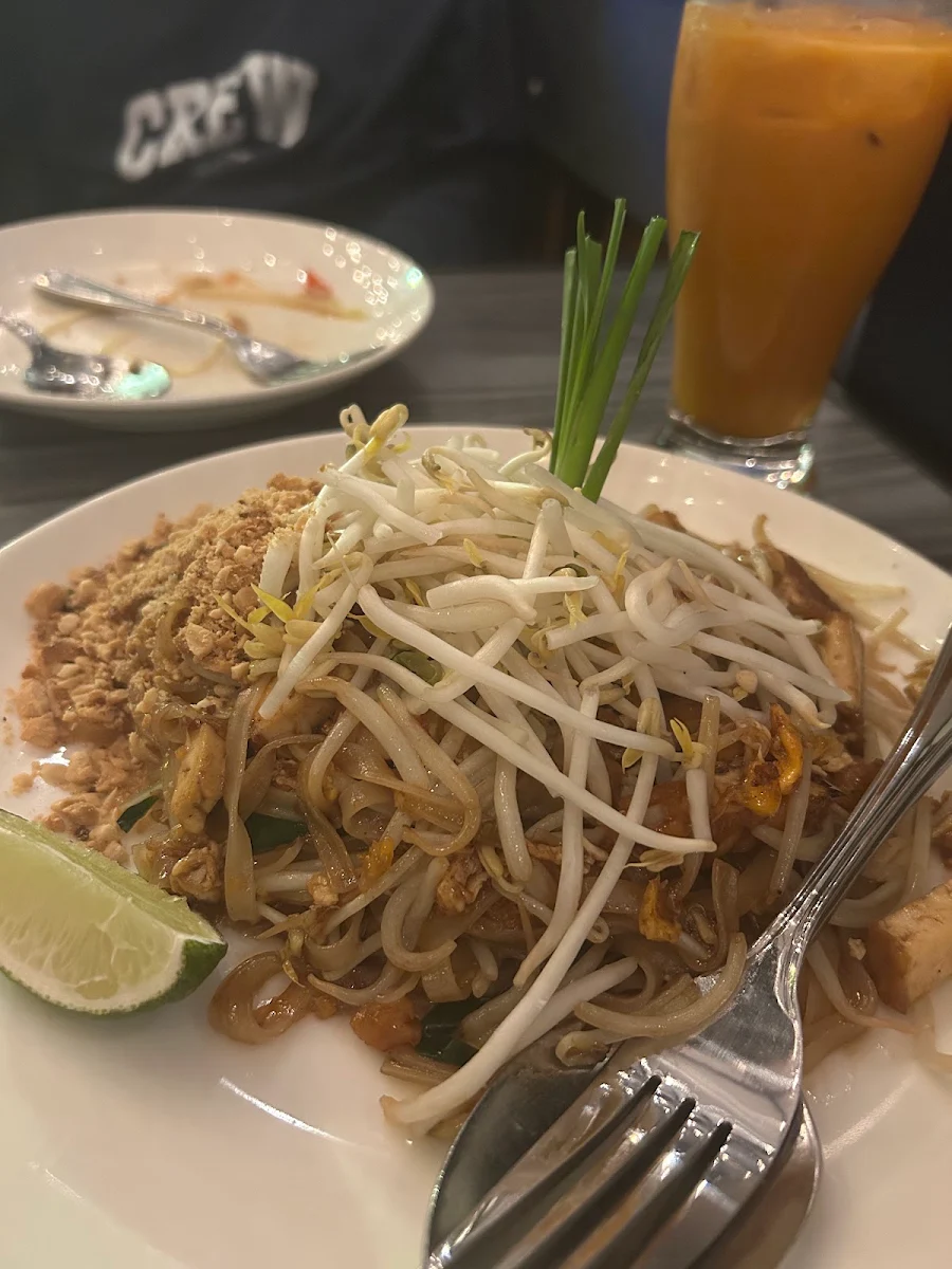 Phad Thai Jae, Baan Thai Wok & Bar