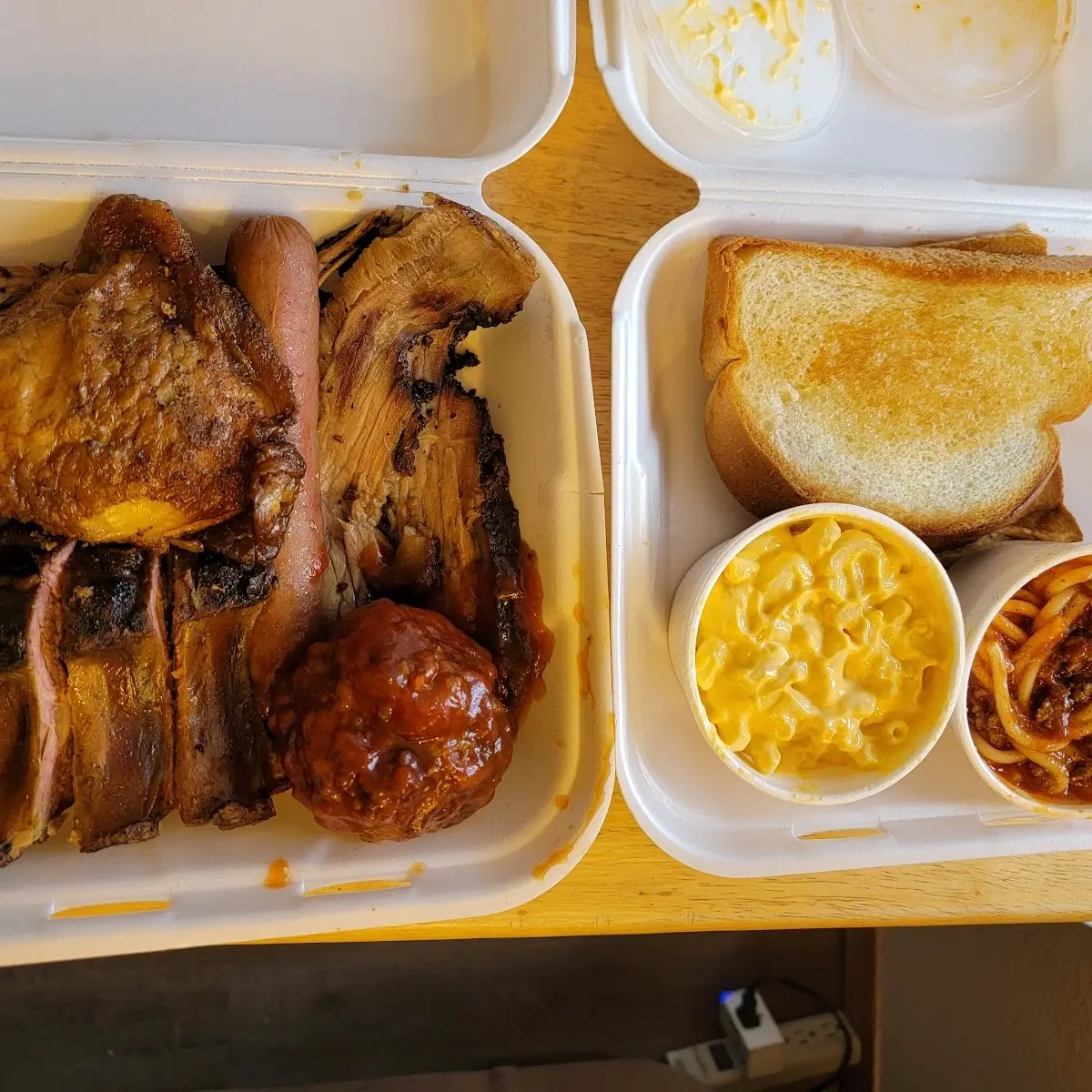 Big Ben's Sampler with Chili Spaghetti & Mac N Cheese Sides