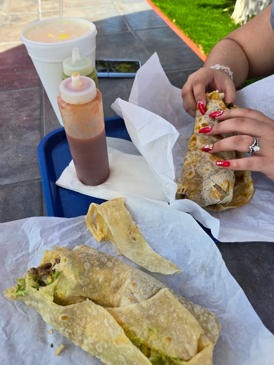 Burrito de Adobada Y Burrito Supreme