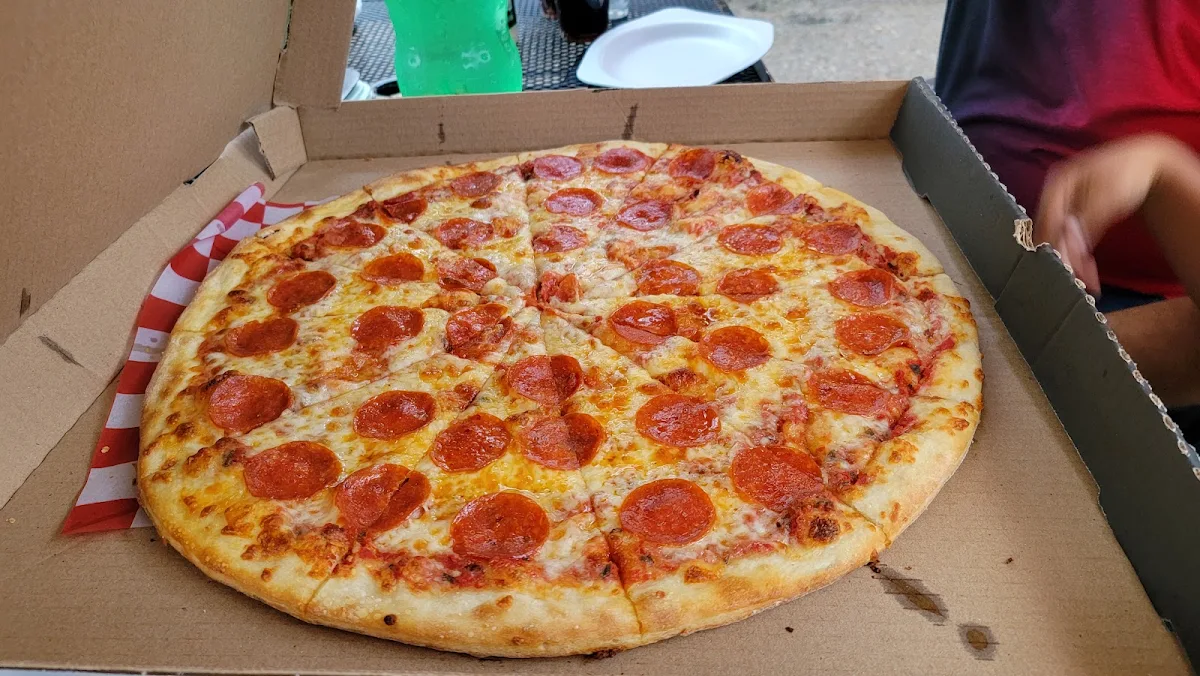 Large Pepperoni Pizza