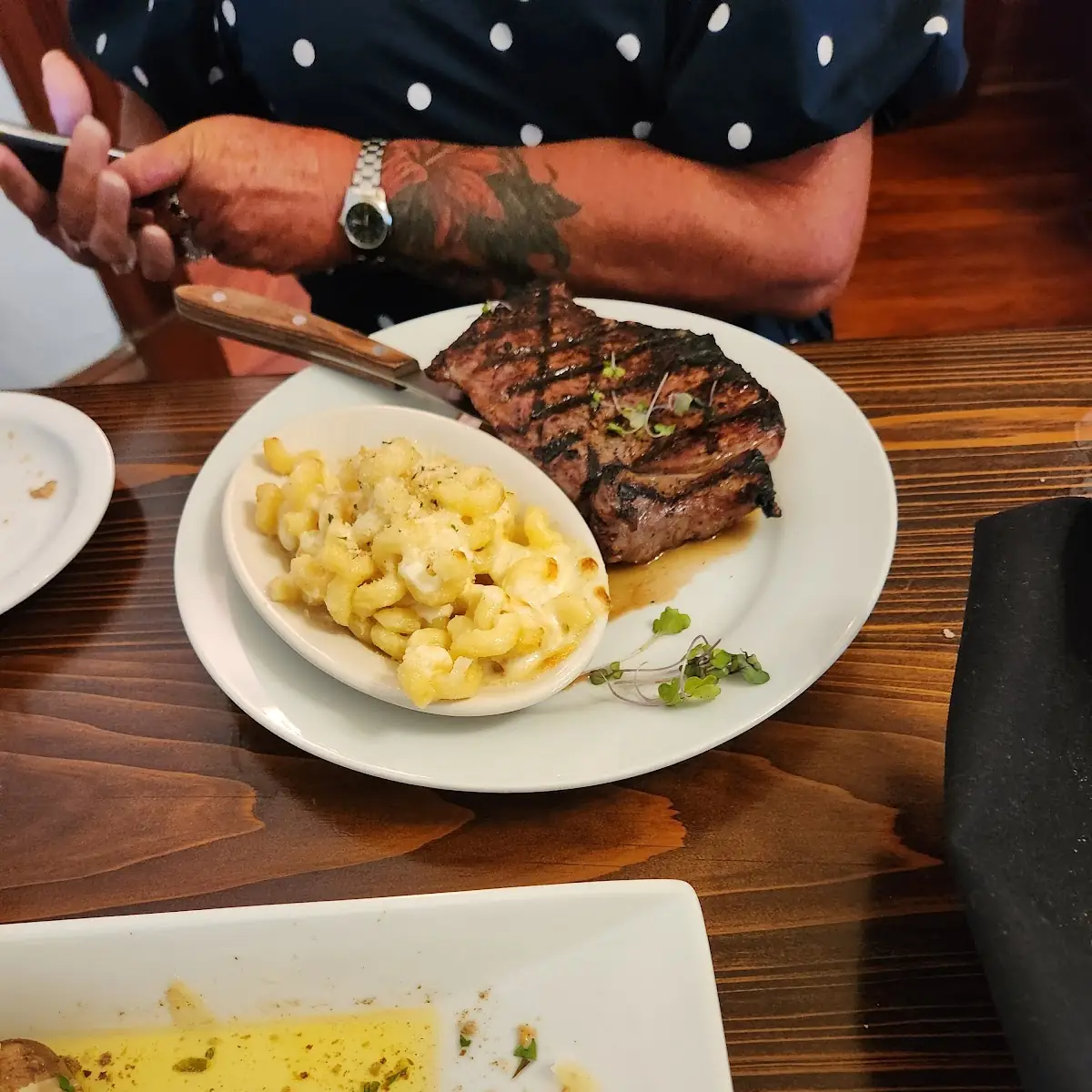 Marinated Sirloin Steak an Mac and Cheese