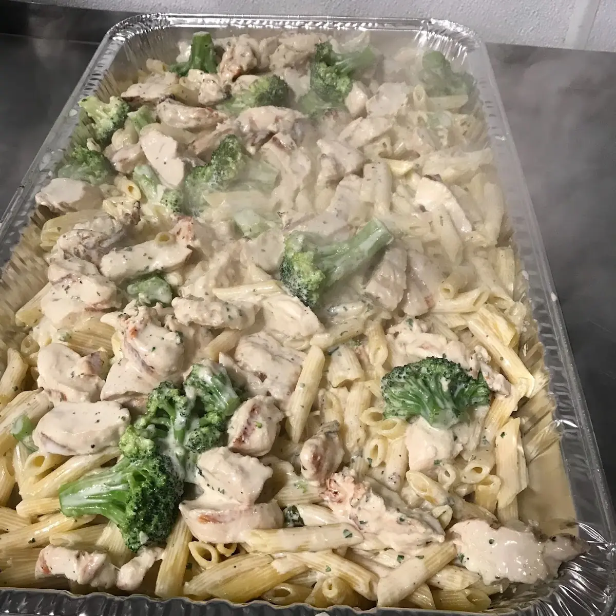Chicken Broccoli Alfredo Pasta Full Tray