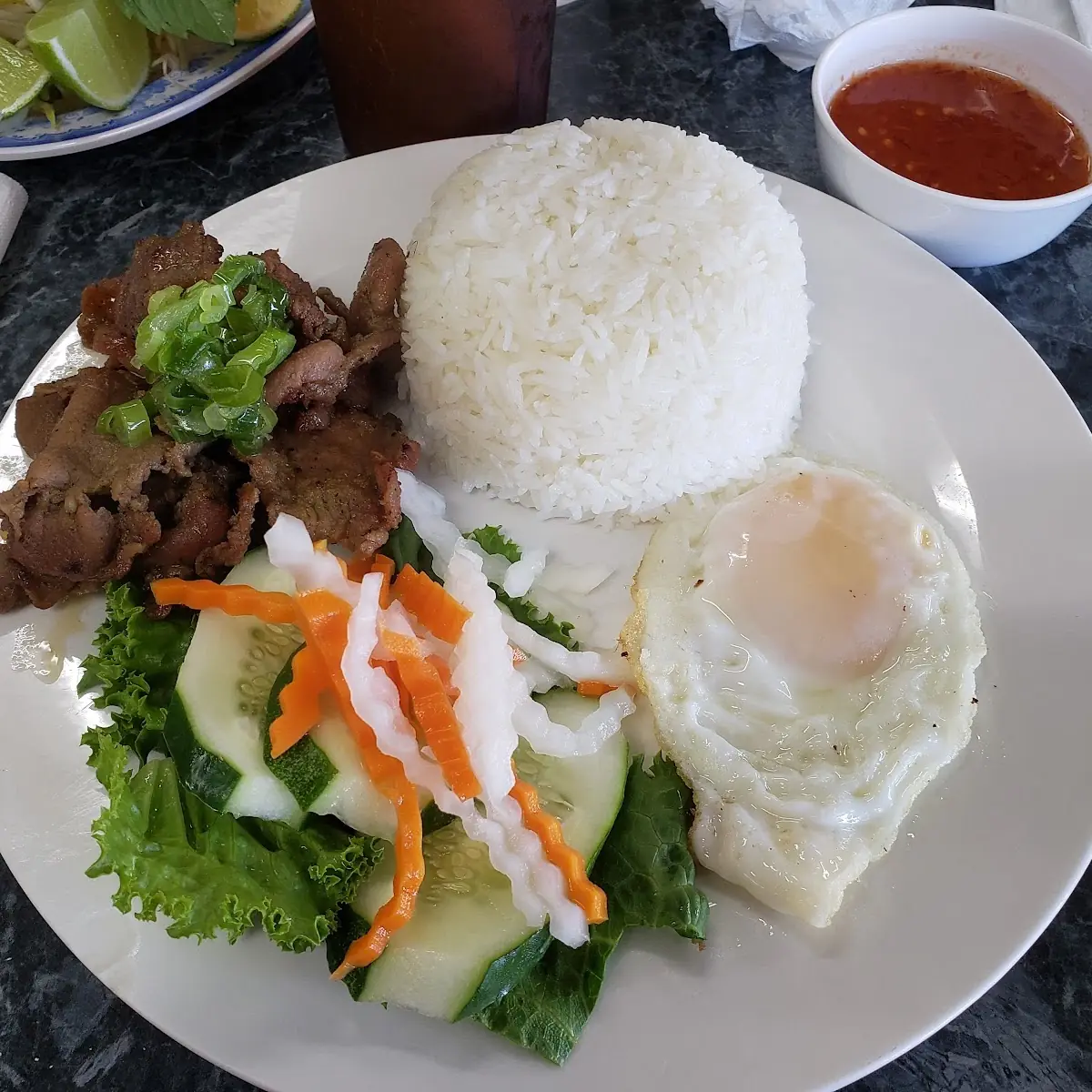 Com Thit Nuong Trung Chien