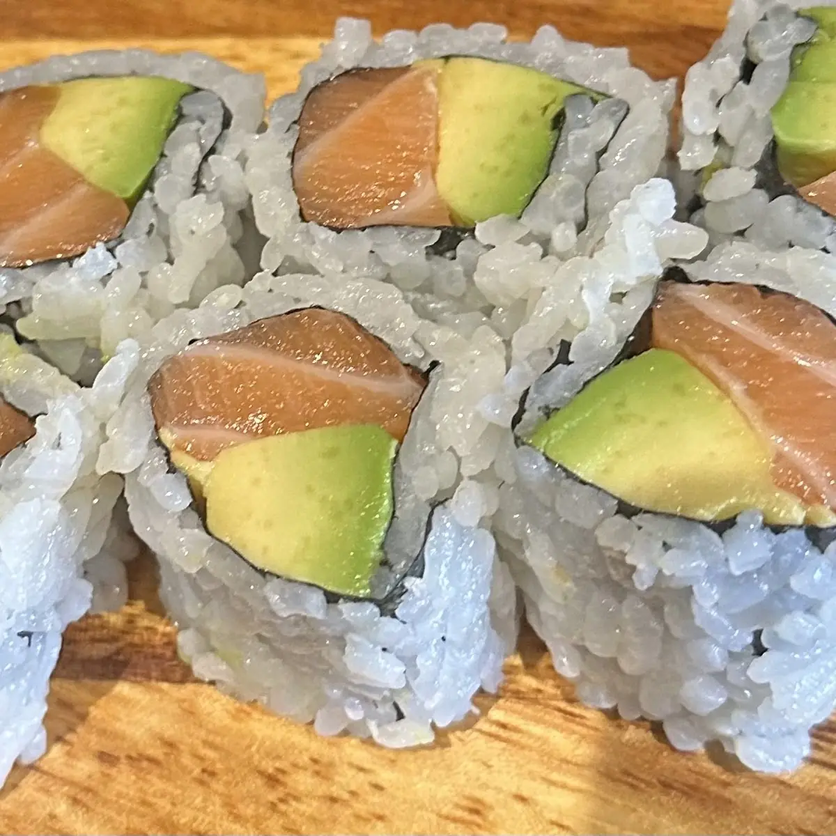 Salmon & Avocado Roll