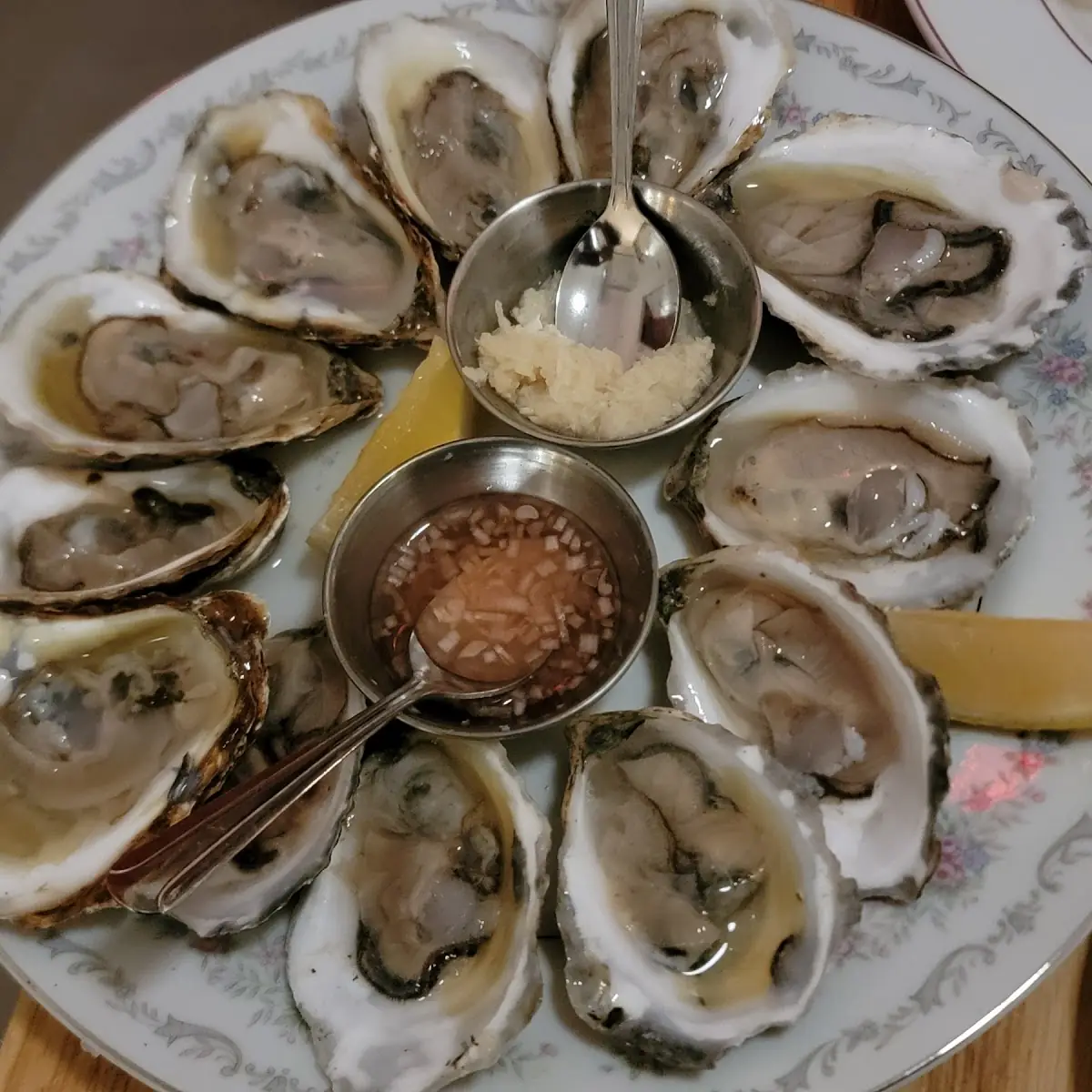 Fresh Oysters with Lemon Garnish