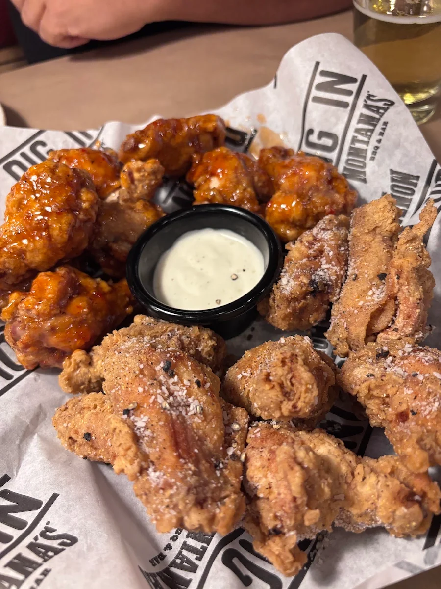 Buffalo Chicken Wings, Montana’s BBQ & Bar