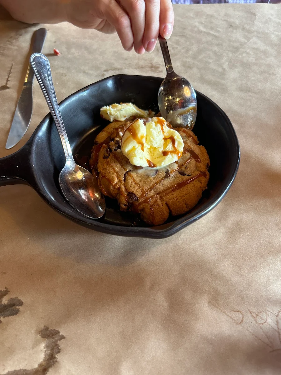 Skillet Cookie, Montana’s BBQ & Bar