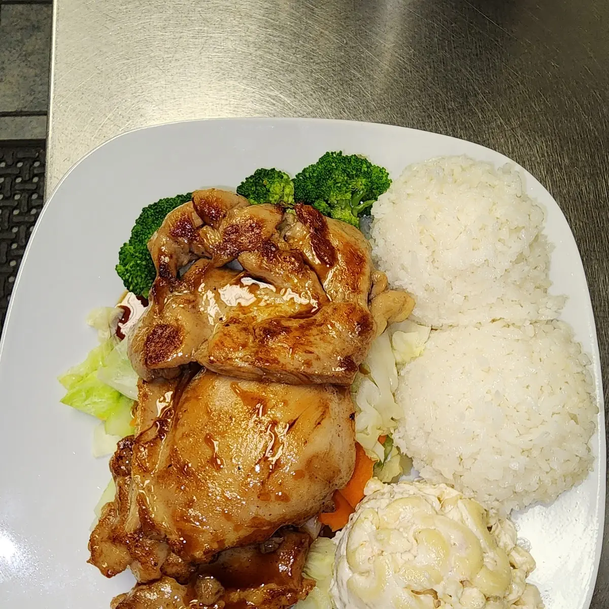 CP1 Hawaiian BBQ Chicken Plates